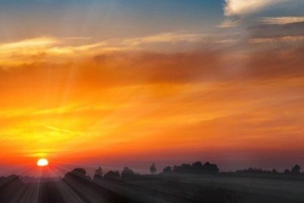 Dios quiere salvarnos, por eso cada mañana siempre está con nosotros. Es fácil leer las instrucciones de la biblia, pero ponerlas en prácticas es la invitación que diariamente nos hace Dios.