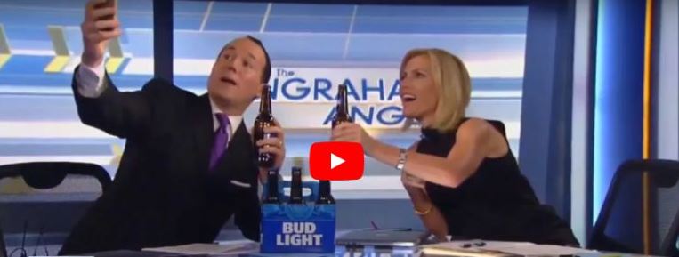 por-tomarse-una-selfie-periodista-paso-un-bochornoso-momento