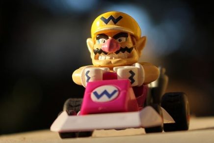 este-matrimonio-lleva-20-anos-jugando-mario-kart-para-decidir-quien-hace-el-te