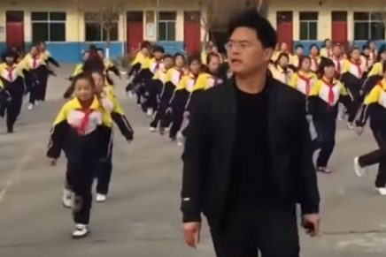 profesor-en-china-motiva-al-ejercicio-al-ritmo-del-shuffle