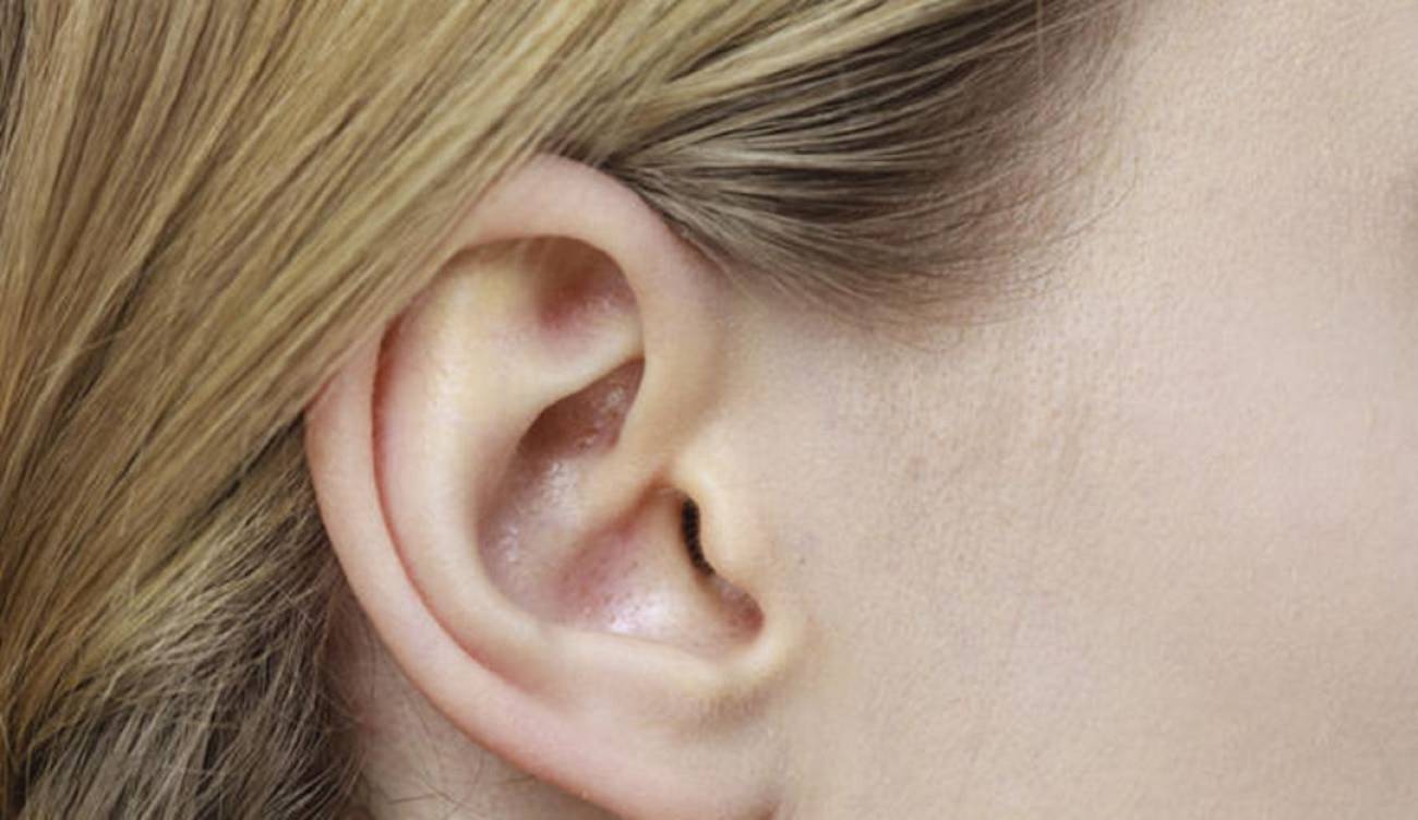 extrana-enfermedad-mujer-no-puede-escuchar-voces-masculinas