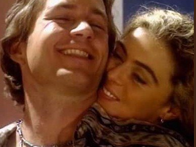 regresa-cafe-con-aroma-de-mujer