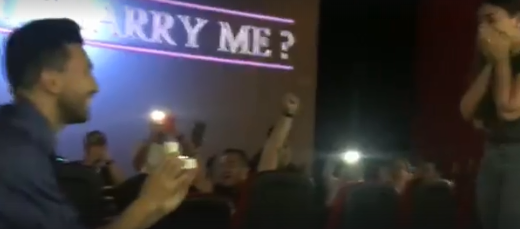 divino-le-pidio-matrimonio-su-novia-en-estreno-de-avengers