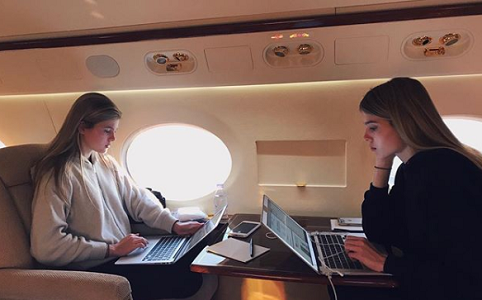 Las gemelas de Julio Iglesis deslumbran en Met