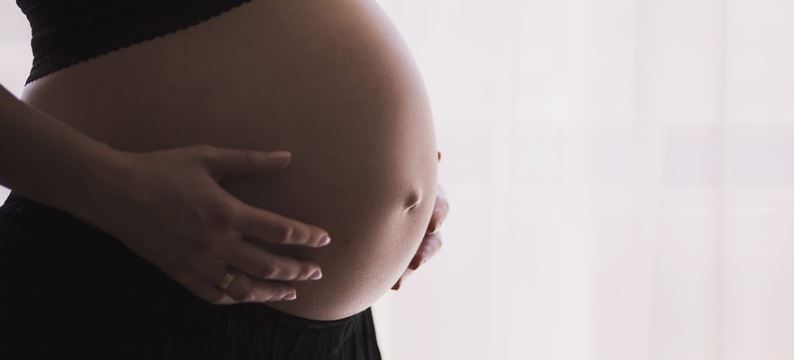 tian-es-la-una-mujer-china-mas-vieja-en-convierte-en-mama