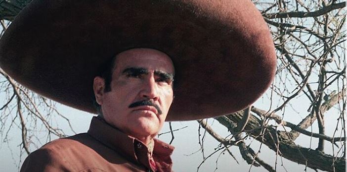 estatua-de-vicente-fernandez-es-comparada-con-un-personaje-de-coco