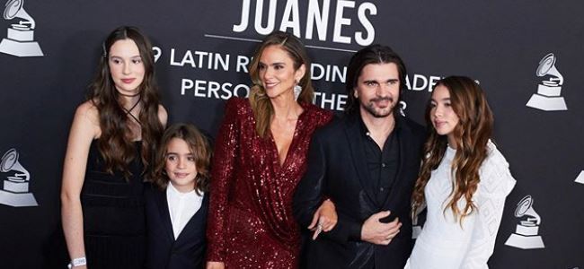 hermosa-asi-se-vio-karen-martinez-en-los-latin-grammy