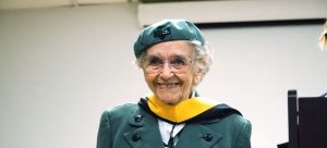 Conozca a Veronica Backenstoe, la ‘niña’ exploradora de 98 años que todavía vende galletas