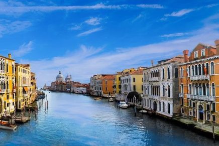 Gracias a la cuarentena en Italia, el agua de los canales de Venecia se ve más clara