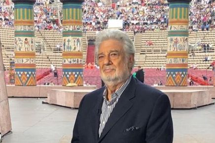 El cantante español Plácido Domingo anunció que tiene coronavirus