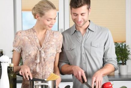 “Los hombres que saben cocinar son más atractivos”, aseguran los expertos