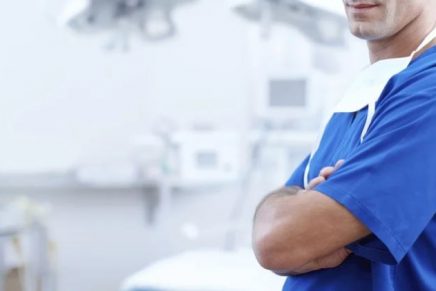 Médico envía un emotivo mensaje a un paciente que lleva 50 días con Covid-19