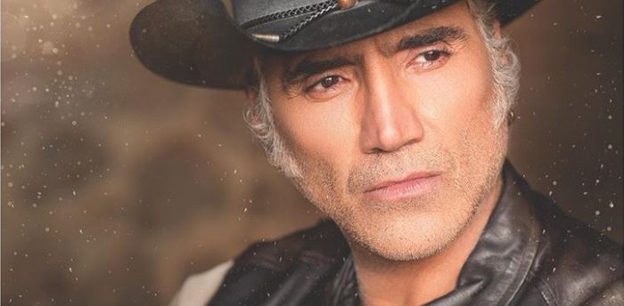 En casa y muy juicioso, así celebra Alejandro Fernández su cumpleaños número 49