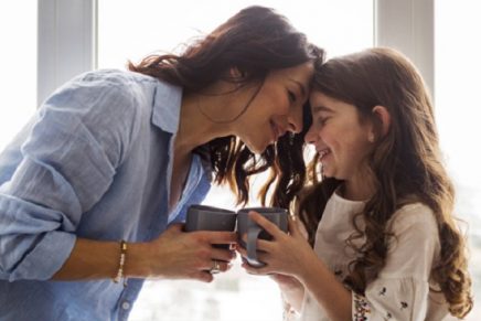 ¿Aún no sabes que regalarle a mamá en su día? Conoce algunos detalles hechos en casa que le puedes regalar el Día de la Madre