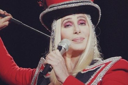 Cher canta 'Chiquitita' para ayudar a Unicef