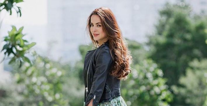 Médica explica por qué la actriz Danna García ha dado positivo varias veces para COVID-19