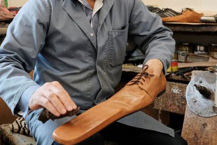 Inventan zapatos para mantener el distanciamiento social