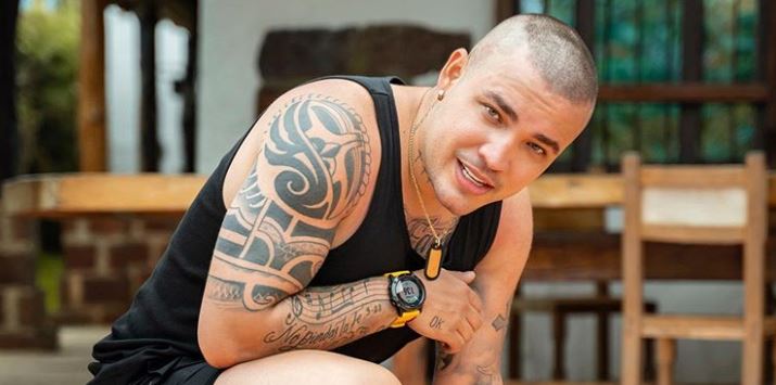 Jessi Uribe rompe en llanto durante un concierto virtual