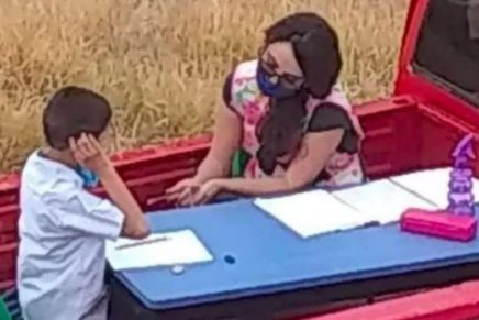 Profesora crea un aula móvil para darles clase a sus estudiantes