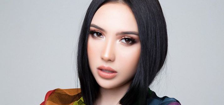 Aida Victoria dejó impactado a sus seguidores al perfilarse el rostro