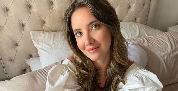 Llena de emoción y felicidad, Daniella Álvarez compartió un video moviendo su pierna derecha