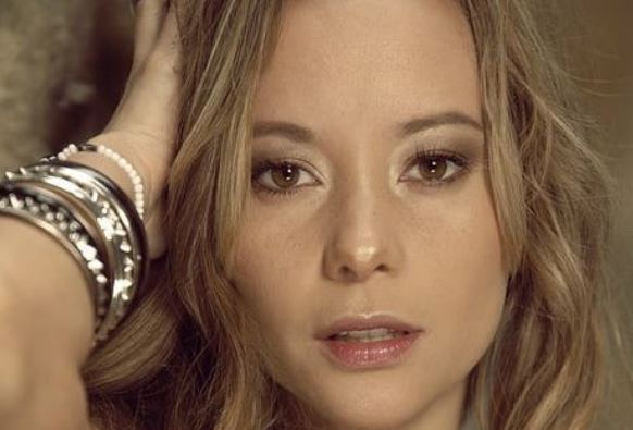 Angélica Blandón posó en lencería mostrando su creciente barriga de embarazada