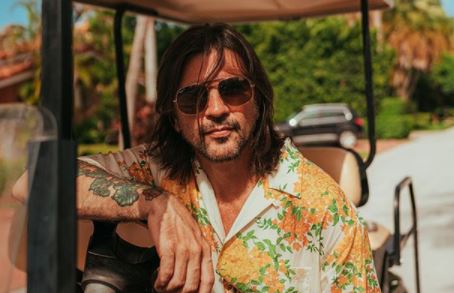 Juanes salió de una dolorosa cirugía y compartió la foto en sus redes