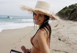La sensual foto de Paulina Vega mostrando su cola en la playa