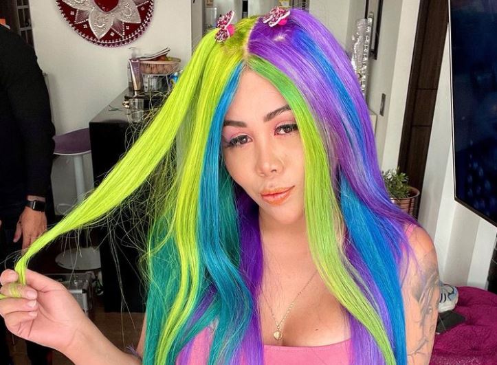 Yina Calderón se puso su bikini más pequeño y por poco lo muestra todo