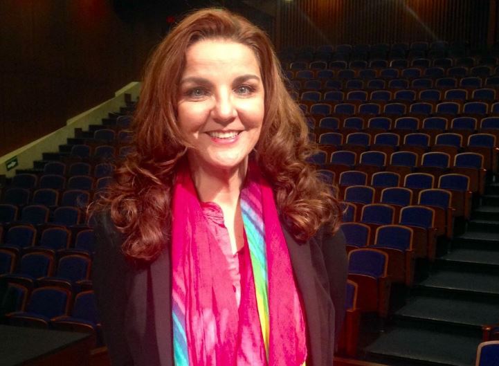 “Estas muy mayor para ese tipo de cosas”, le dicen a Luces Velásquez por fotos en bikini