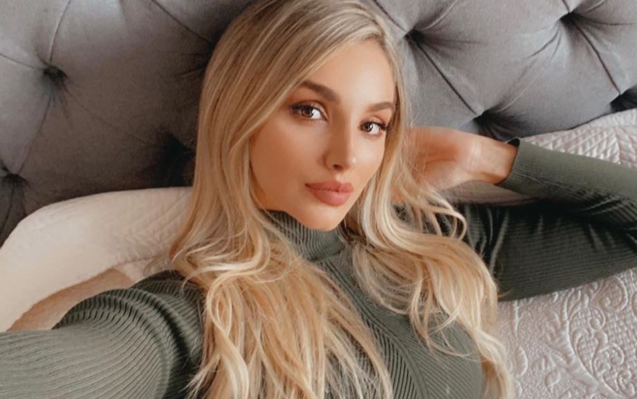 La sensual foto de Melina Ramírez ligerita de ropa que dejó babeando a más de uno