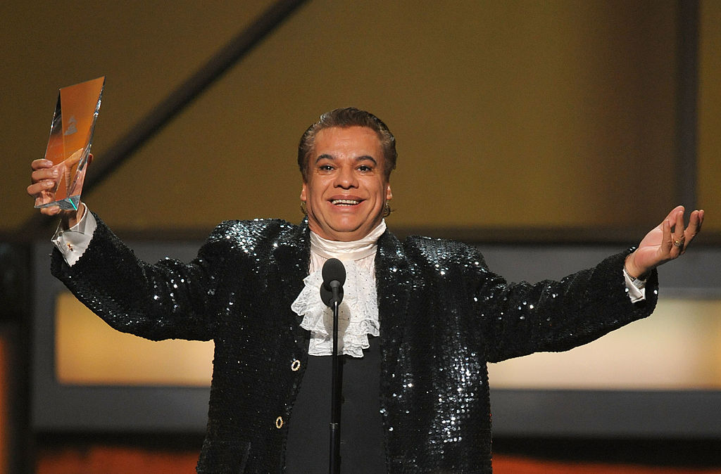 "Abrázame muy fuerte": la historia familiar detrás de la canción de Juan Gabriel