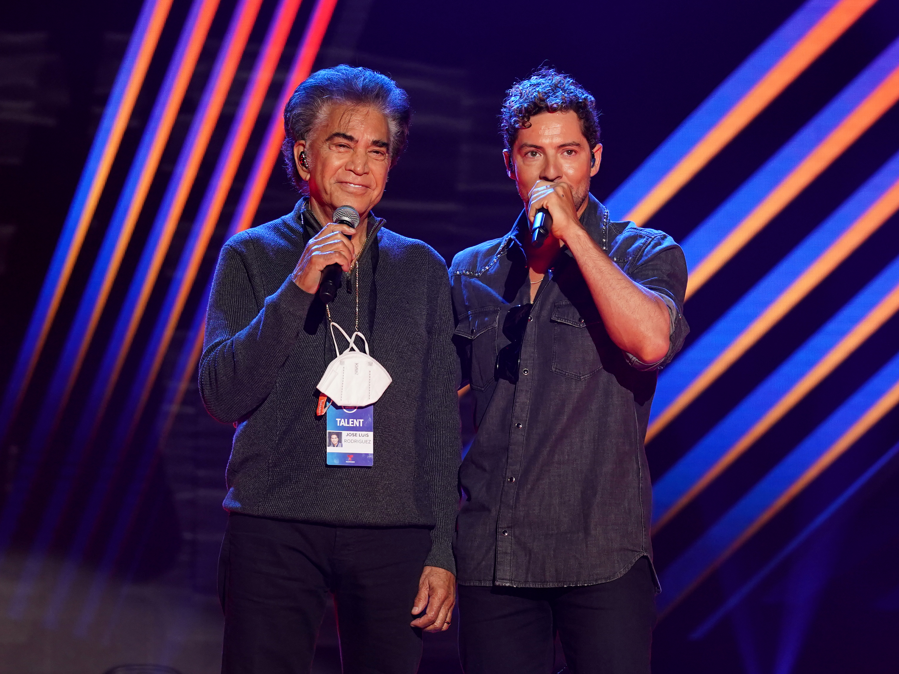 José Luis Rodríguez ‘El Puma’ recibió el Premio Leyenda en los Latin AMAs