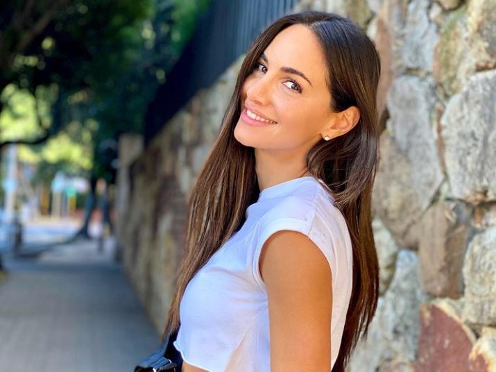 Valerie Domínguez se bajó la tanga en sensual foto y por poco muestra de más