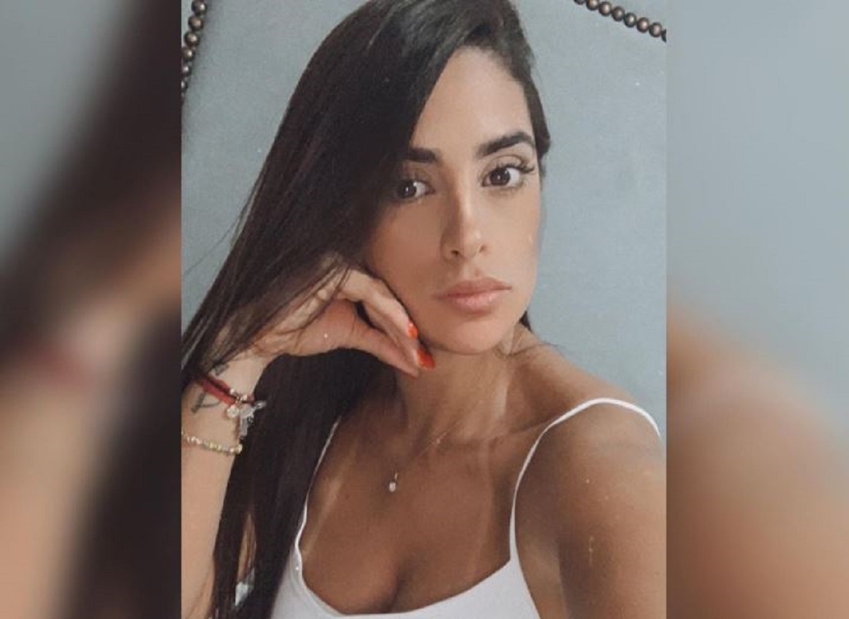 Alejandra Isaza, la Dj de 'Tu voz estéreo', calentó las redes al posar en mini tanga y sin sostén