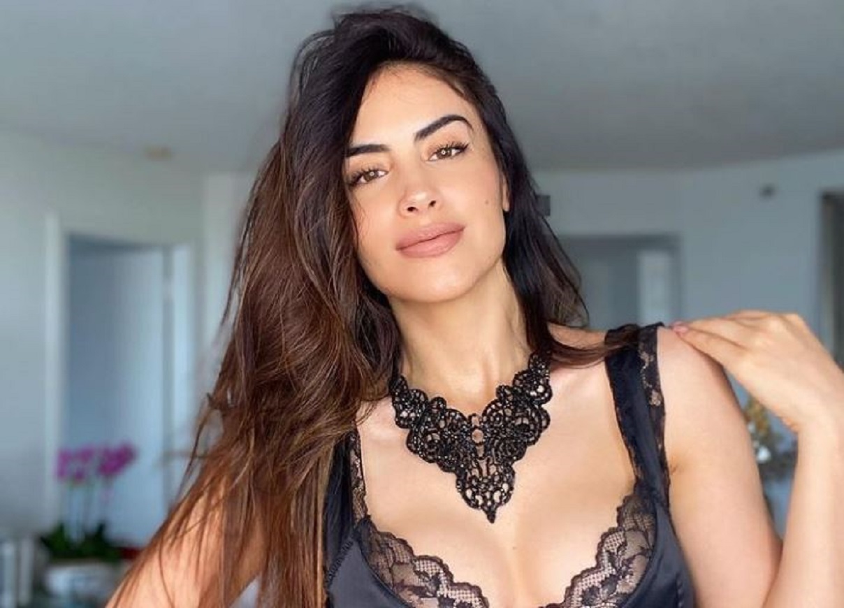 Jessica Cediel encendió las redes al posar en ropa interior y recostada en la cama