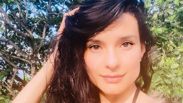 Paola Rey dejó muy poco a la imaginación en sensual foto sin sostén