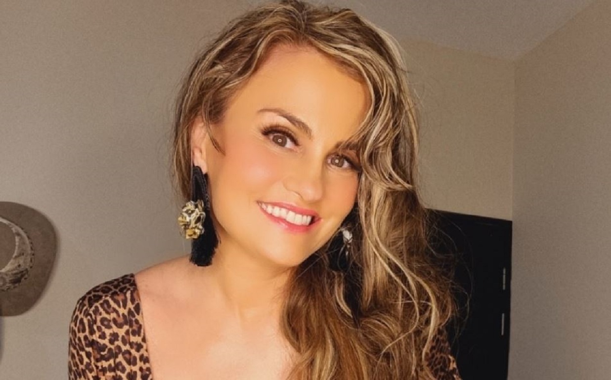 A Aura Cristina Geithner se le escurrió el jean en sensual video que dejó loquitos a sus fans