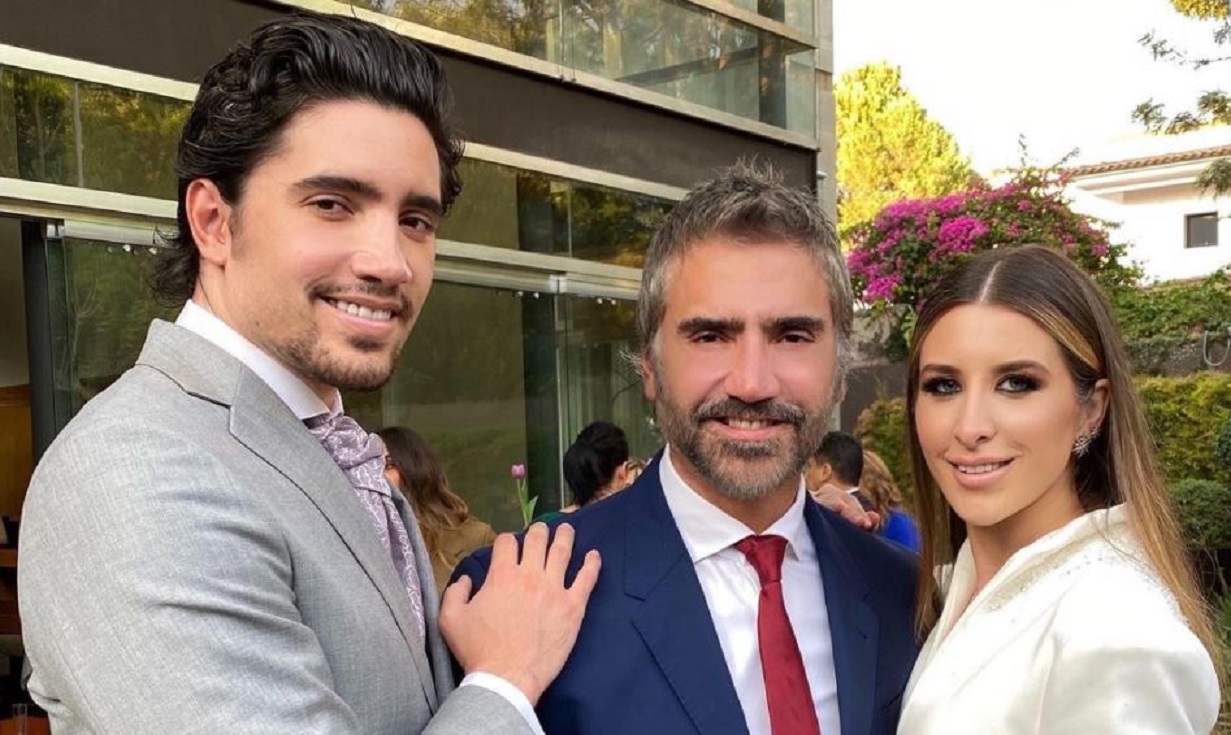 Alex, hijo de Alejandro Fernández, se casó en boda espiritual al frente del mar