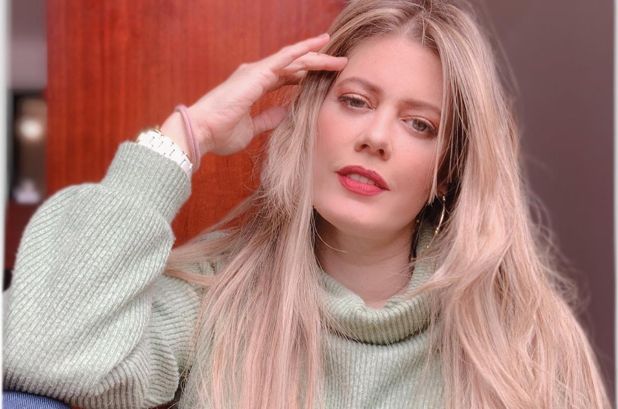 Lorna Cepeda causó furor con foto en traje de baño