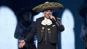 Vicente Fernández tuvo que ser hospitalizado con urgencia en México