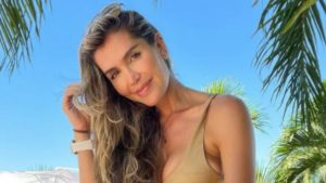 Isabel Cristina Estrada enamora en redes con foto en bikini