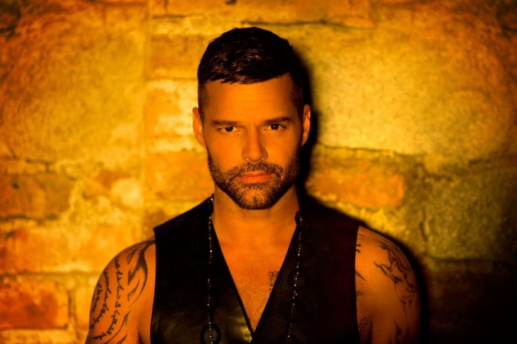 Mexican Singer Ricky Ricky Martín anuncia el lanzamiento de una nueva canción