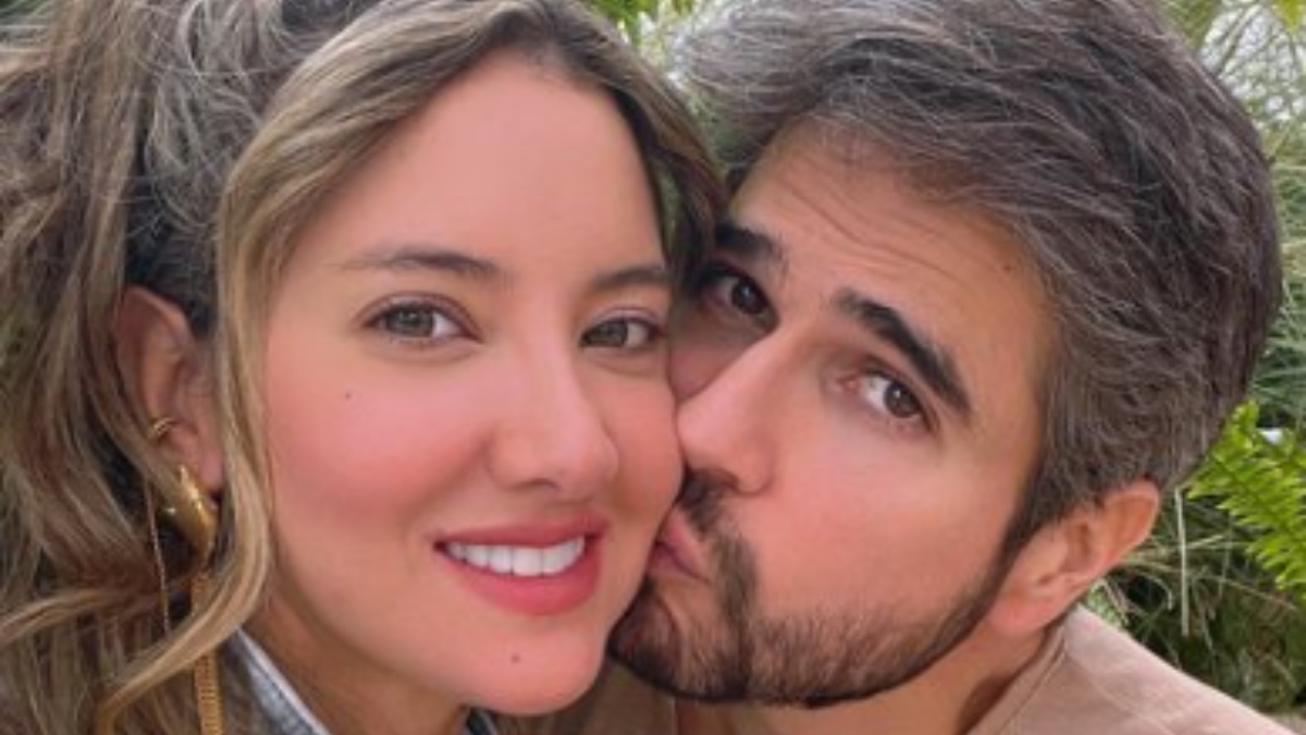 Daniella Álvarez y Daniel Arenas enamoran con fotos en las que presumen su amor