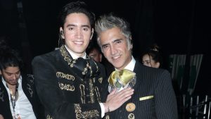 Alejandro Fernández y su hijo 18032022