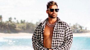 “Quisiera ser arena”: le dicen a Ricky Martin por video recostado en la playa