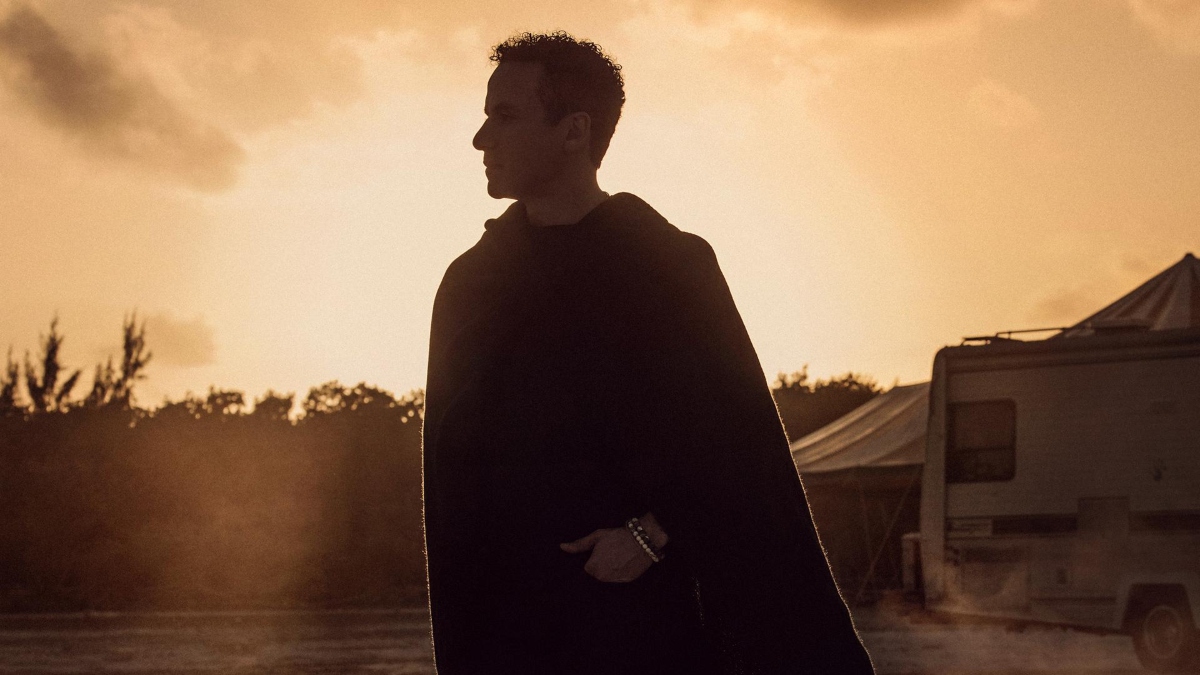 Fonseca lanza su noveno álbum ‘Viajante’ para “sanar y enamorar”