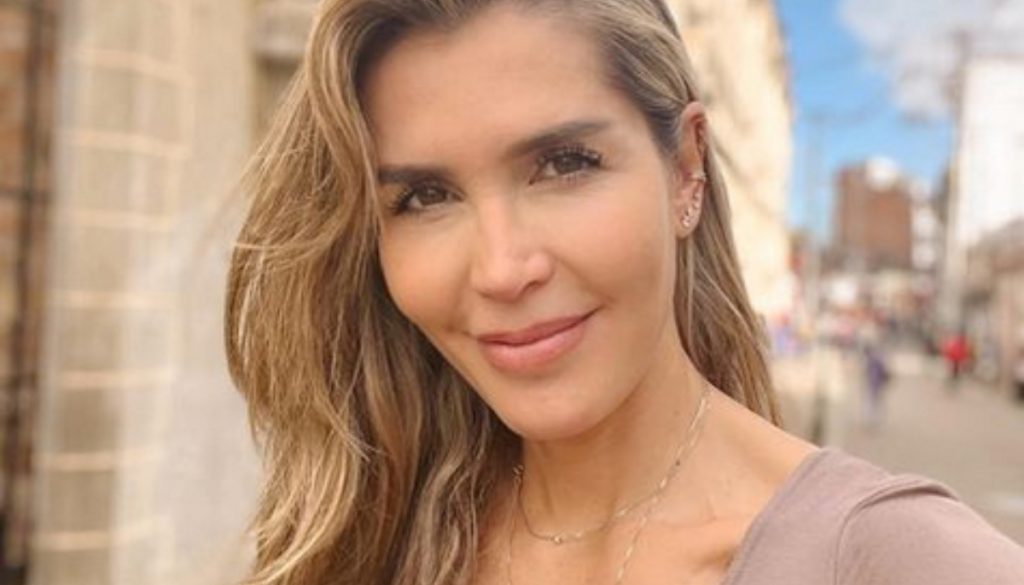 Isabel Cristina Estrada presumió su tonificada figura posando en