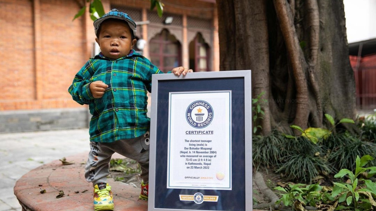El adolescente más bajo del mundo que obtuvo Récord Guinness