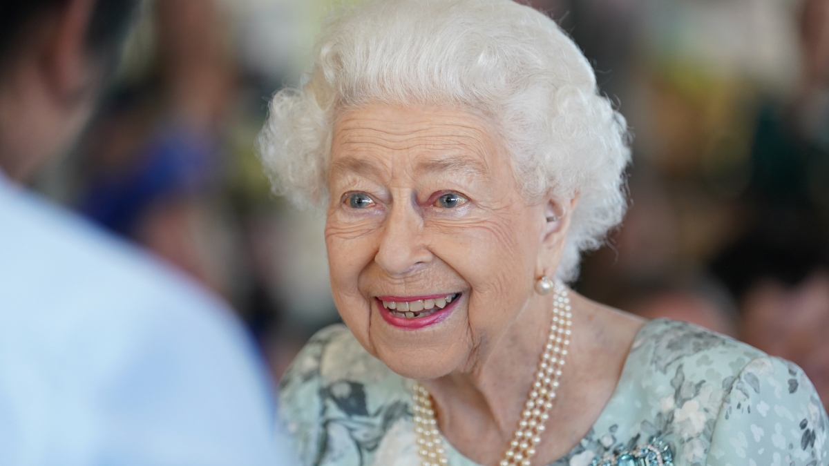 Reina Isabel II tiene a los médicos en alerta por su estado de salud